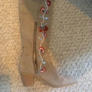 BNWT floral boots